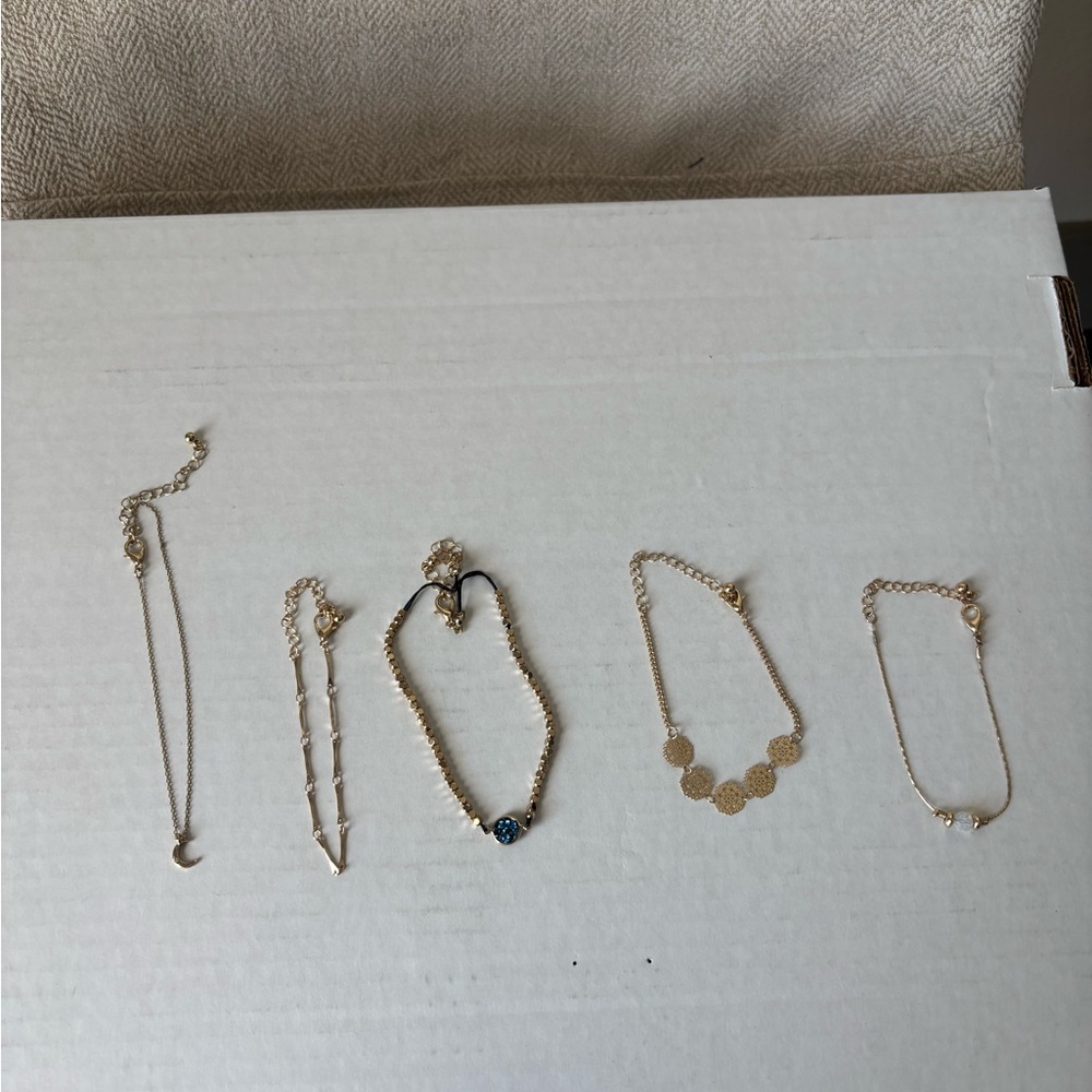 Lot of 5 Elegant Gold Toned Women's Bracelets - Picture 2 of 4